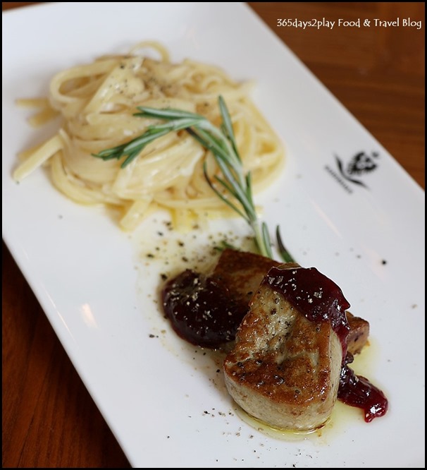 Kaiserhaus - Ungarische Entenleber (Linguine in lemon butter sauce with Hungarian duck liver, drizzled with a trifle of cranberry glace) $25