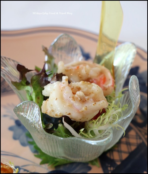 Ritz Carlton Summer Pavilion - Deep-fried prawn head and tail, salt, pepper chilli prawn, sesame sauce (3)