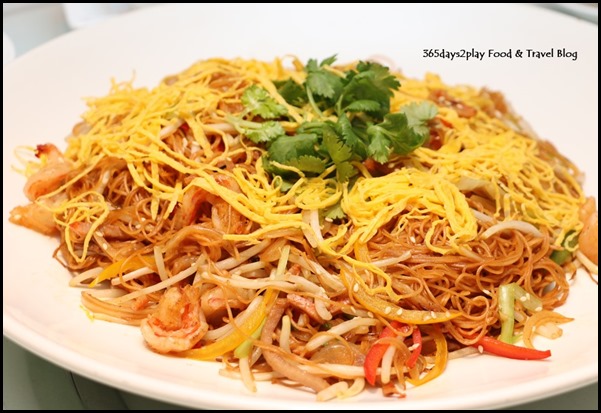 Yan Cantonese Cuisine - Wok-fried Mee Sua with Shrimps, Honey-Glazed Pork and Mixed Capsicum