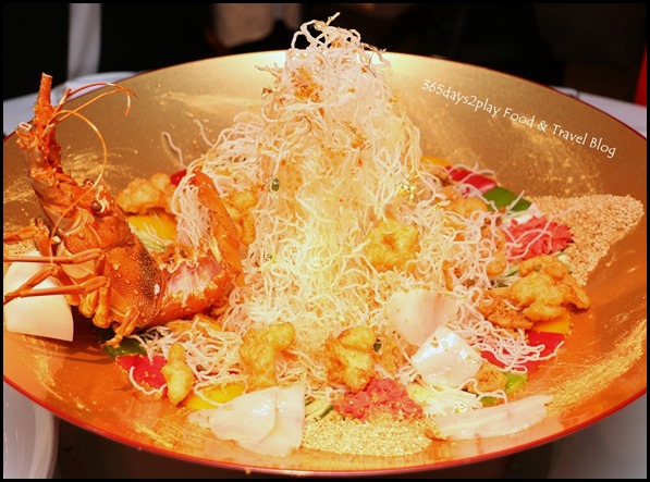 Yan Cantonese Cuisine - Yellowtail Fish & Crispy Lobster Fillet Yu Sheng with Golden Flake in Shun De Style (3)