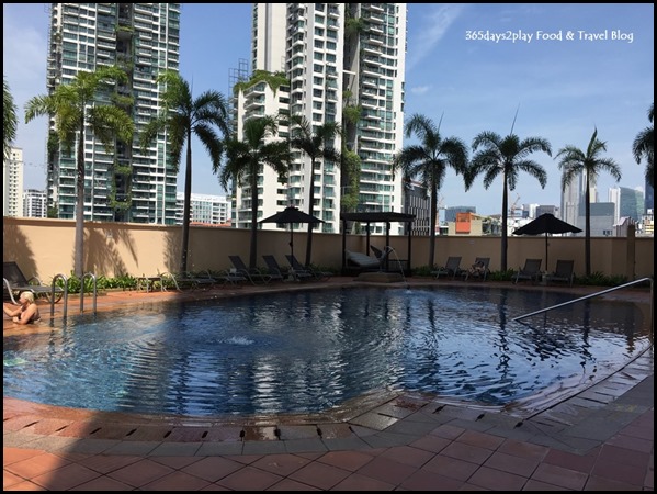 Grand Copthorne Waterfront Hotel pool