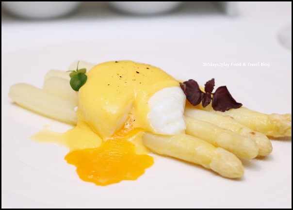 Marriott Pool Grill - Classic ( Steamed white asparagus, poached egg, hollandaise sauce)  $20