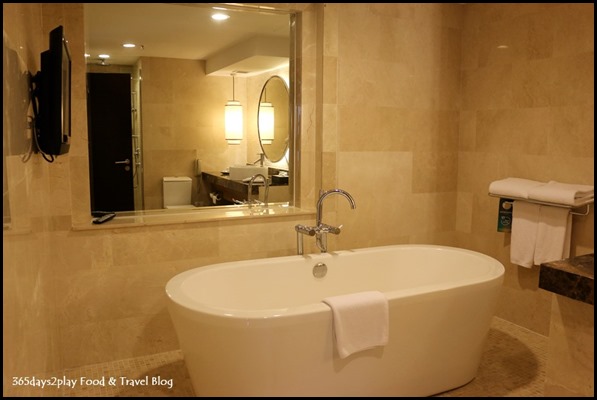 Grand Mercure Singapore Roxy Business Suite (11)