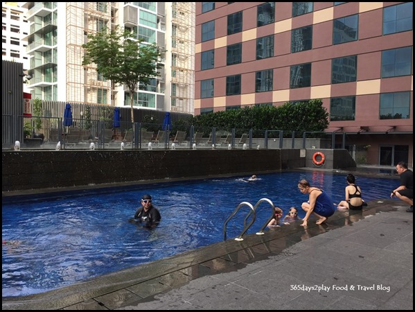 Grand Mercure Singapore Roxy Swimming Pool (1)