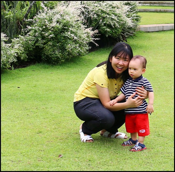 Baby Edward having fun at Hort Park (12)