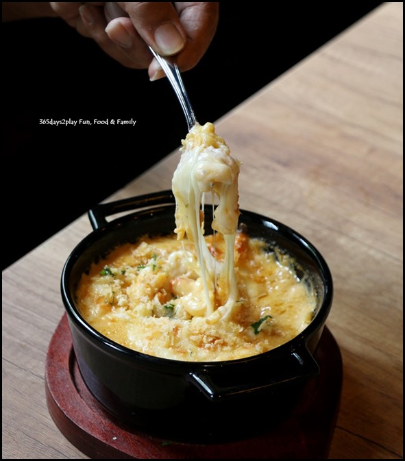 Pince & Pints - Lobster Mac & Cheese $29