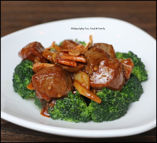 Myo Restobar -Angus Tenderloin Cubes with Garlic and Broccoli