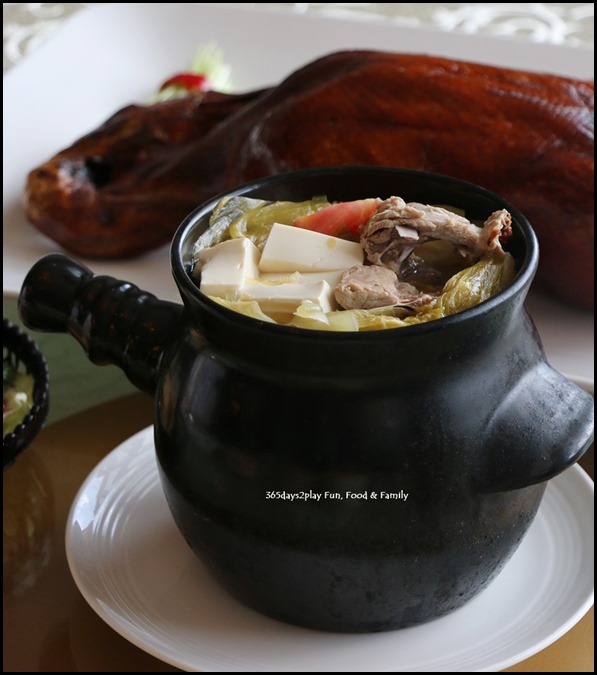 Dragon Bowl Restaurant - Double boiled salted vegetable duck soup