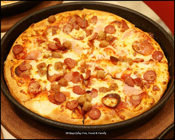 Pizza Hut - Meat Galore