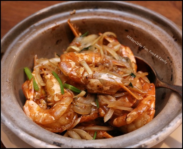 Hai Tien Lo Claypot dishes - Baked Prawns with White Pepper