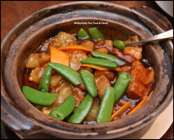 Hai Tien Lo Claypot dishes - Bean Gluten with Pork Tendons and Garlic