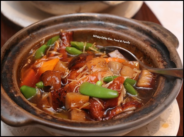 Hai Tien Lo Claypot dishes - Roasted Duck with Sea Cucumber in Abalone Sauce