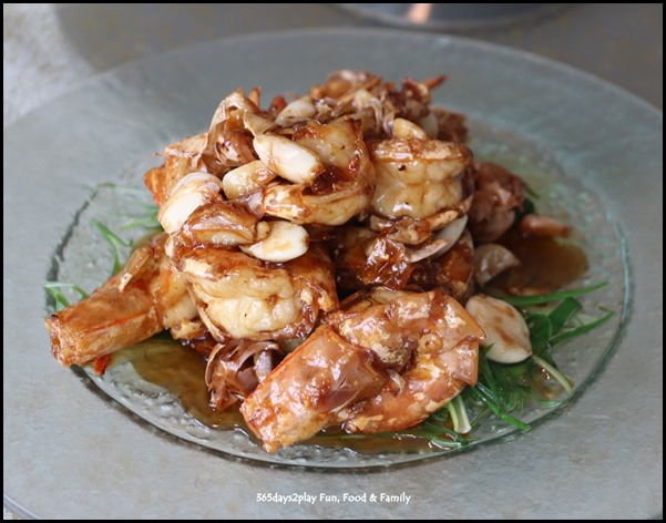 Majestic Bay Seafood - Crispy sea prawns in light soya sauce and smashed garlic $30