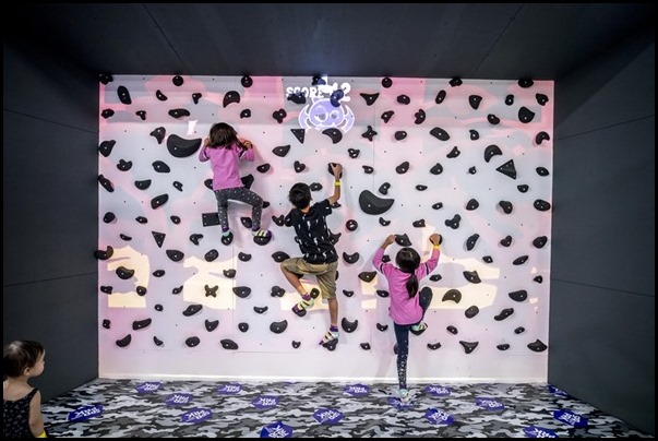 SuperPark - Augmented Climbing Wall