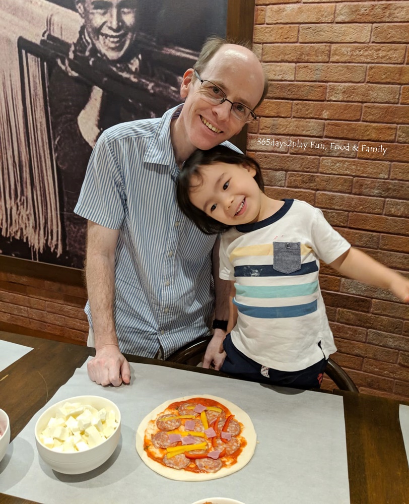 Fratelli Pizzeria and Trattoria Watch 2time pizza acrobatics