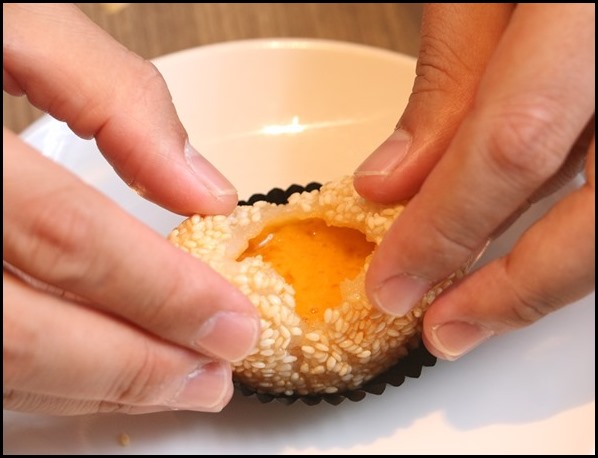 Tim Ho Wan - Sesame Balls with Molten Salted Egg $4 (2)