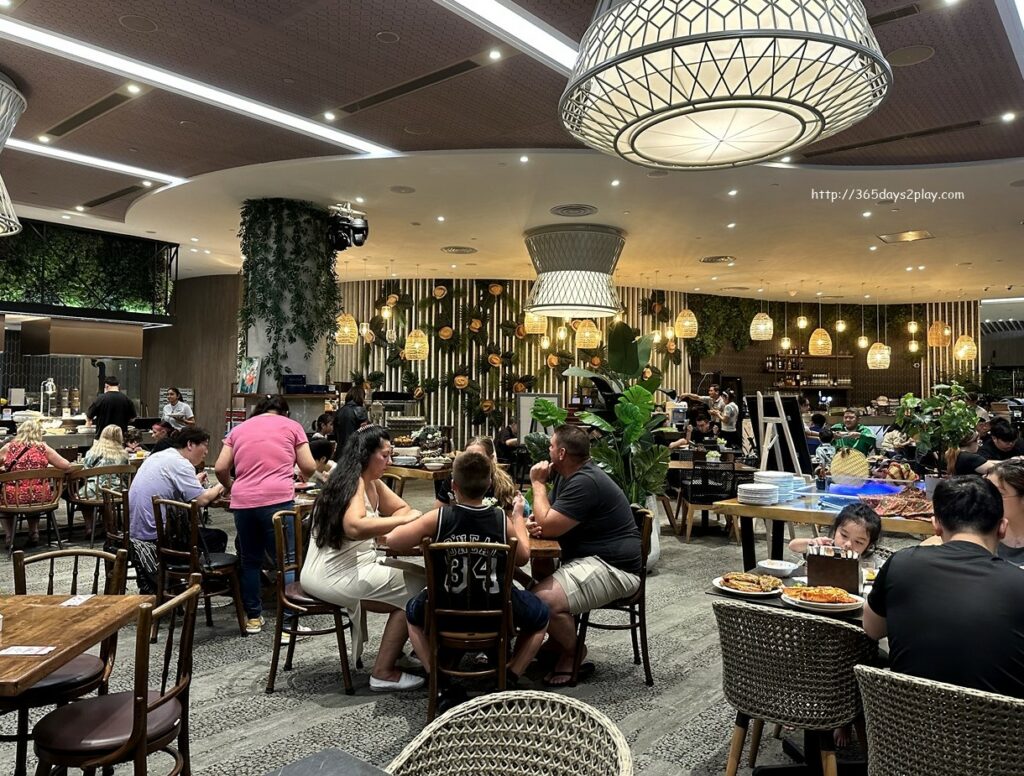 Oasia Resort Sentosa Staycation Review – Gorgeous swimming pool and ...